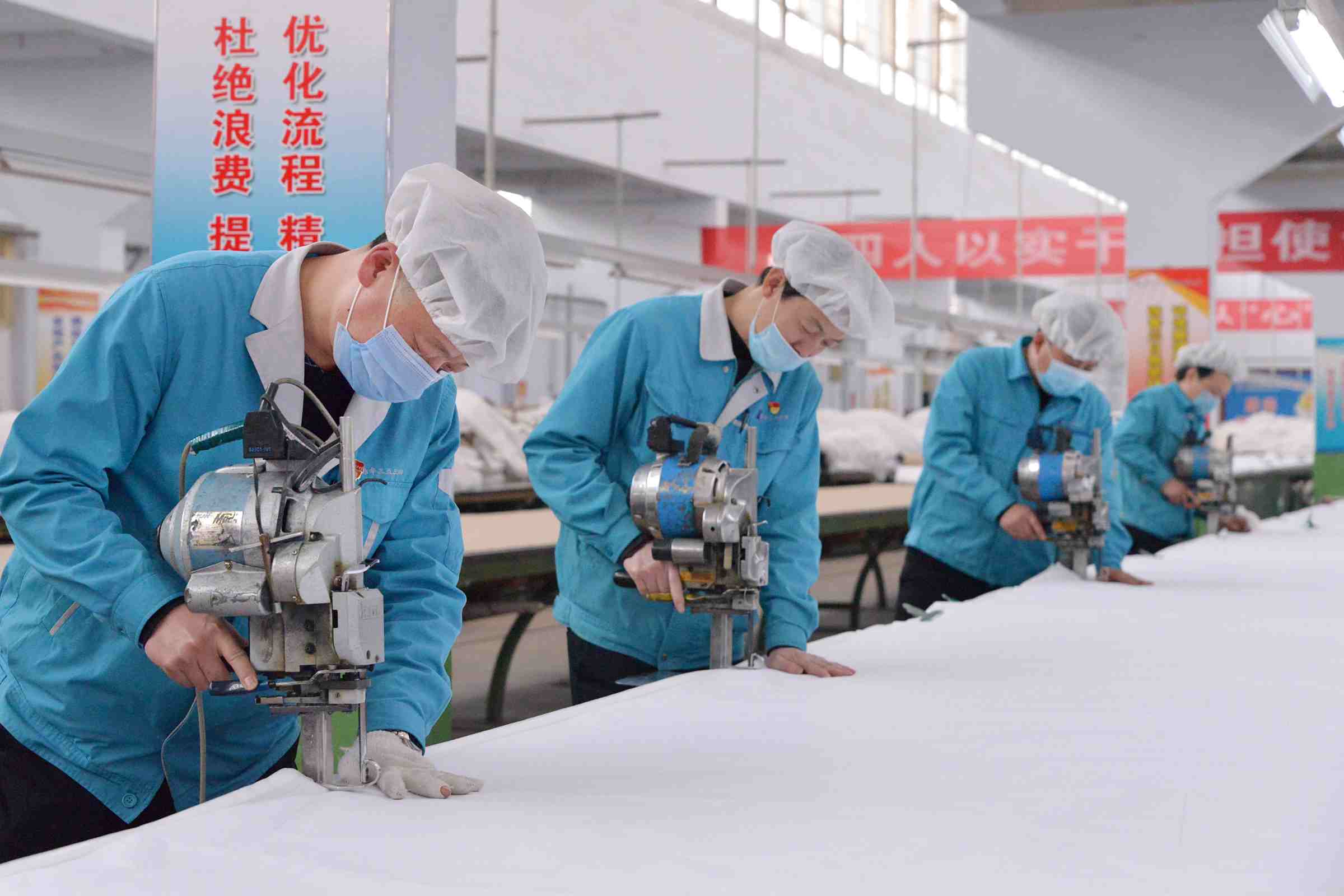 防護服生産線 (7)